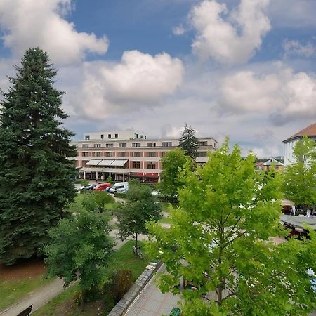 Apartman Astra Sezimovo Usti Exteriör bild