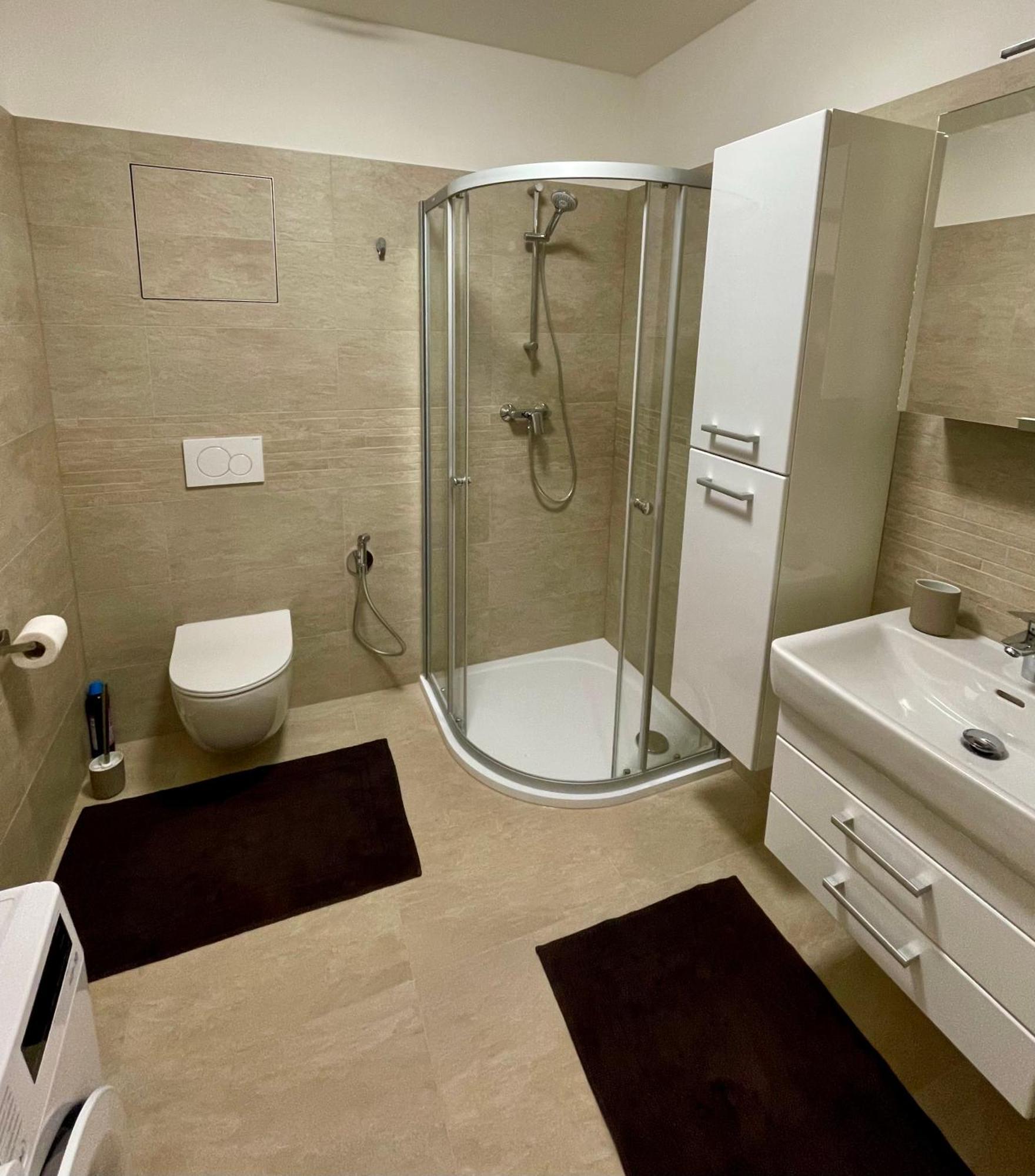 Apartman Astra Sezimovo Usti Exteriör bild