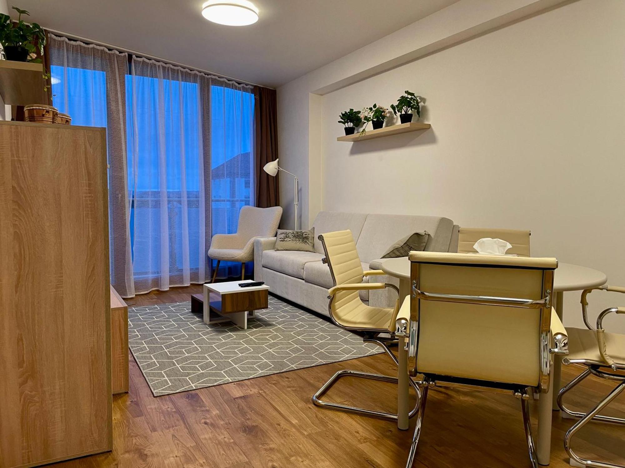 Apartman Astra Sezimovo Usti Exteriör bild